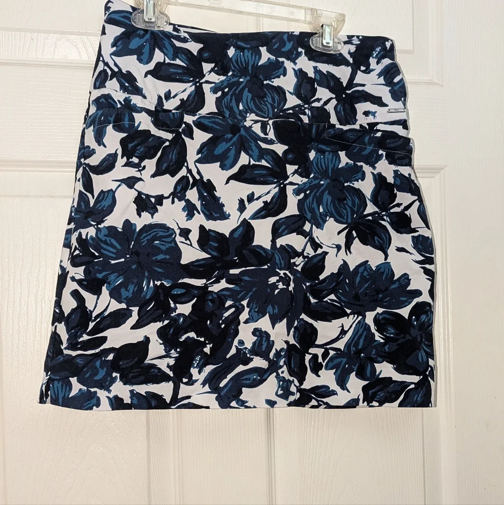 S.C. & Co Floral Print Skort with Pockets Size S - Picture 2 of 6